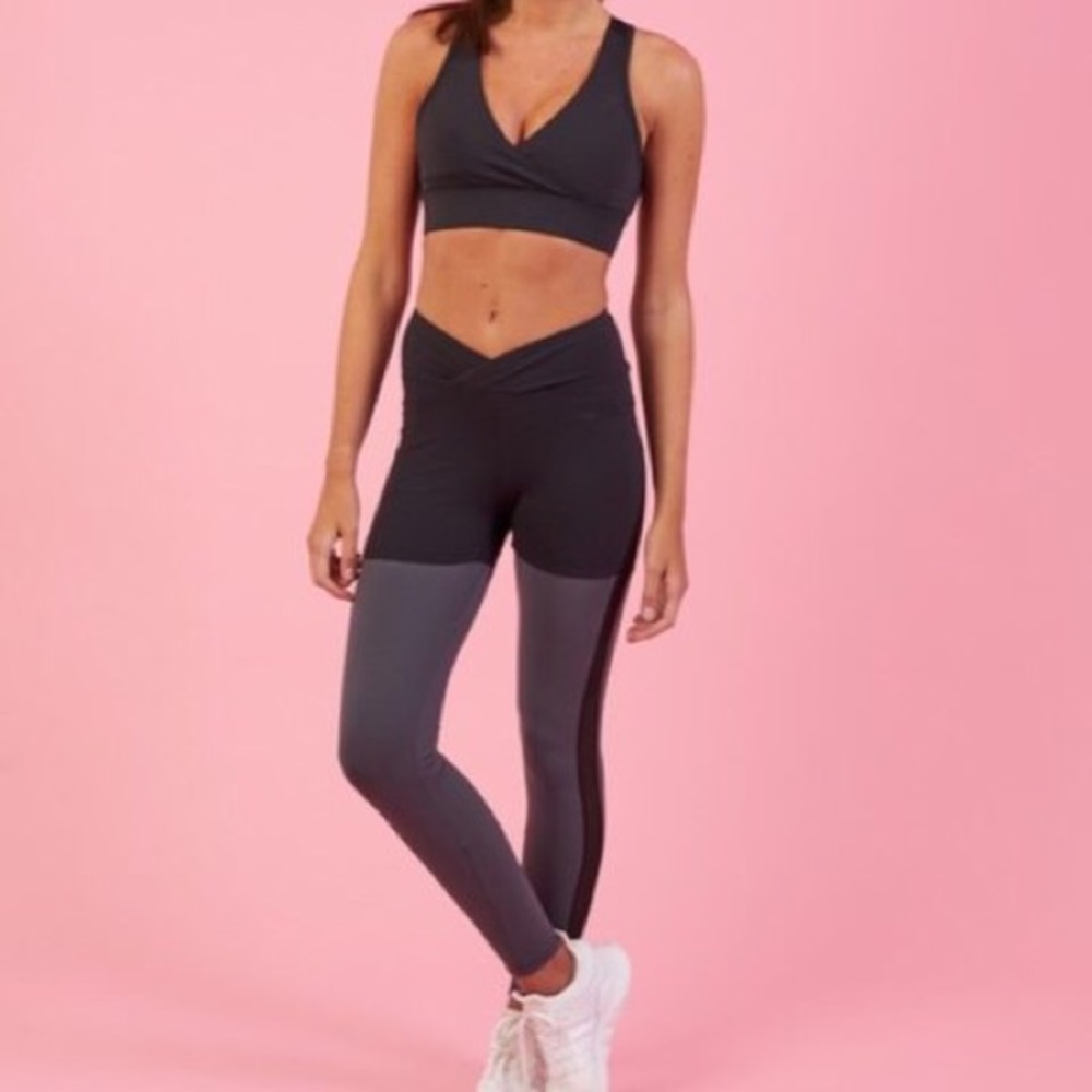 Nikki Blackketter Gymshark season 2 legging & bra - Picture 2 of 2